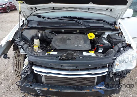 2015 Chrysler Town & Country Touring z USA, uszkodzony, nr VIN 2C4RC1BG0FR618268